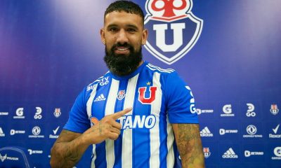 universidad de chile nueva camiseta azul blanco lineas verticales la u alternativa adidas ronnie fernandez