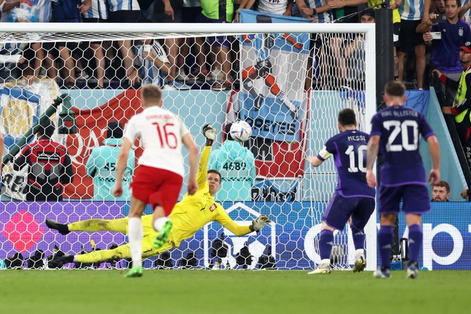 messi penal argentina polonia