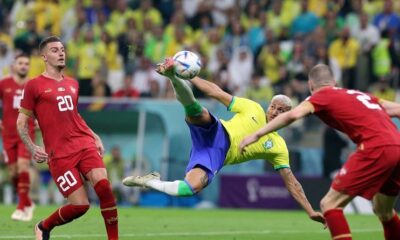 Richarlison anotó los goles en el triunfo de Brasil ante Serbia.