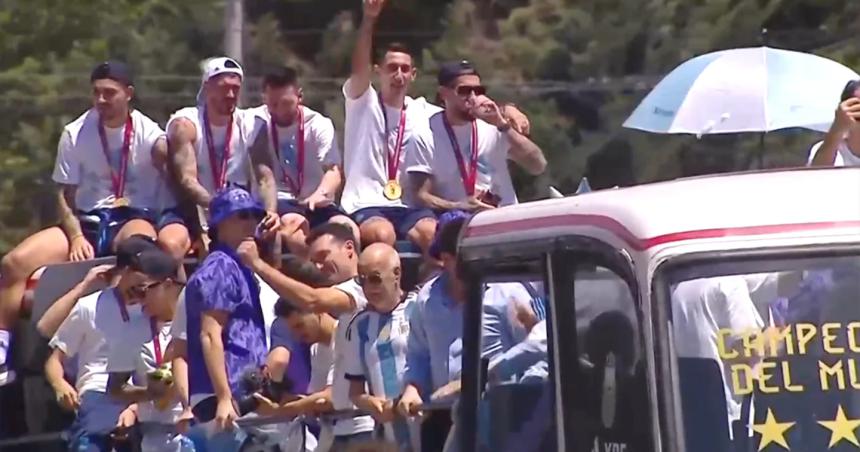 La selección argentina con Messi ya está en caravana en Buenos Aires