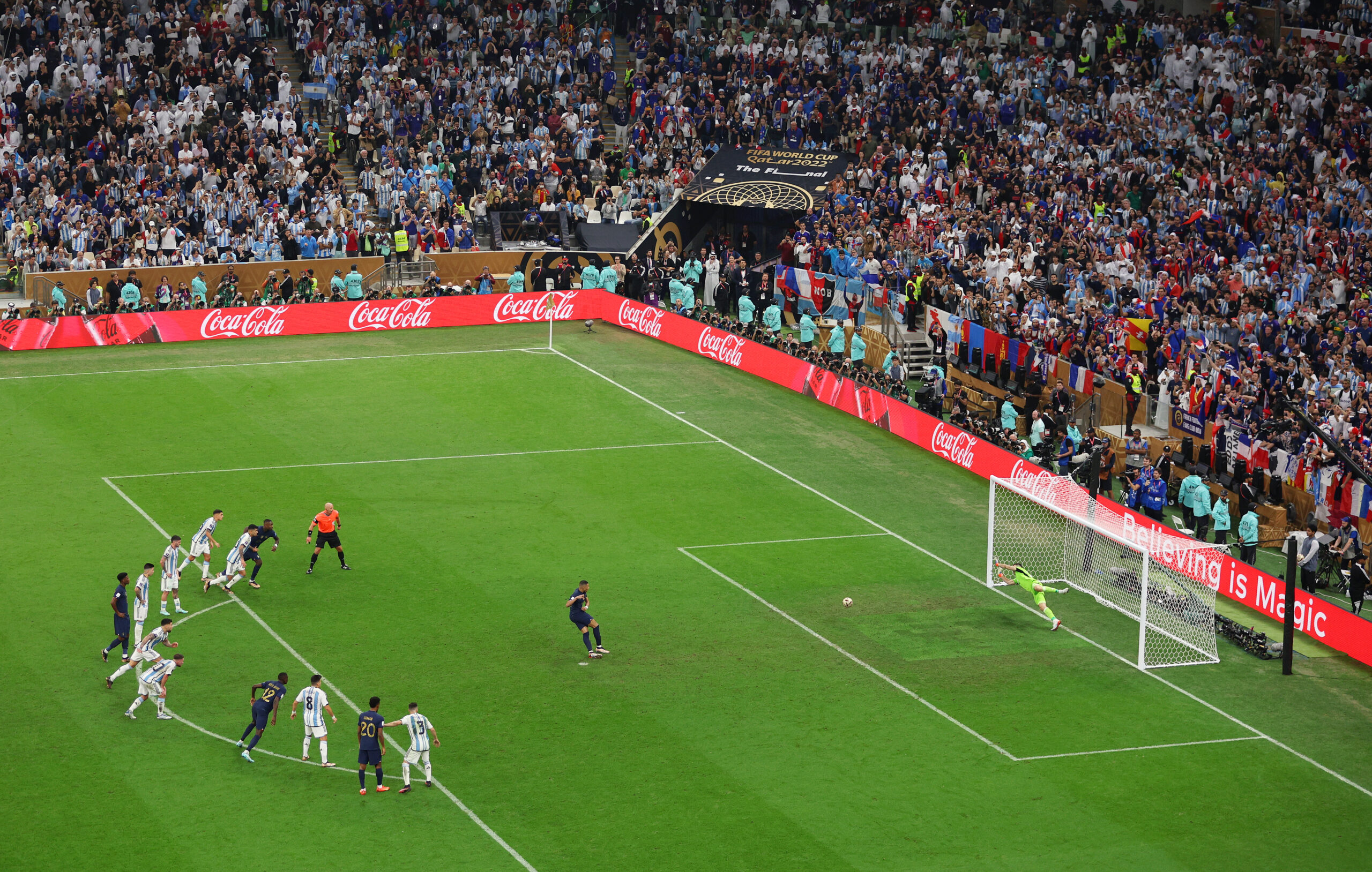 Mbappé anotó el descuento de penal ante Argentina. 