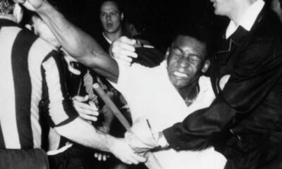 Pelé fue expulsado en Colombia y los hinchas lo hicieron volver