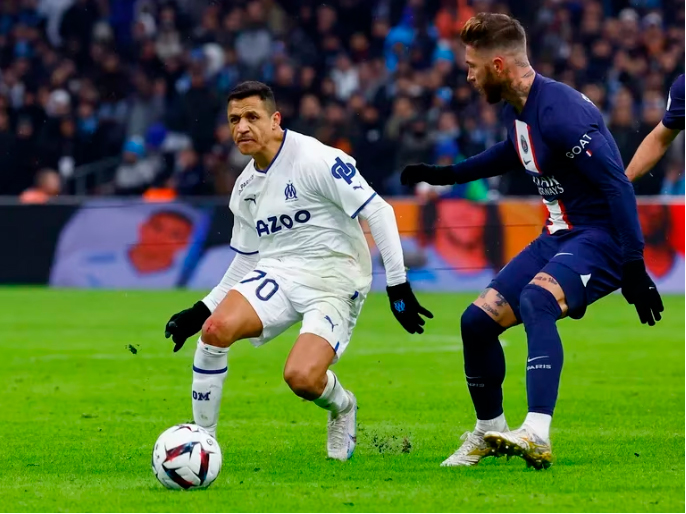 Alexis Sánchez supera la marca de Ramos en la derrota del Olympique ante el PSG