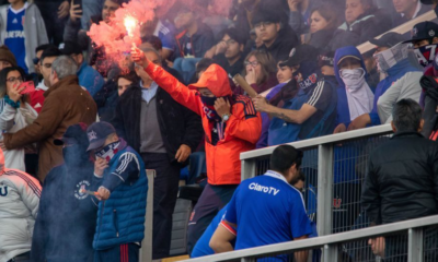 hincha universidad de chile bengala