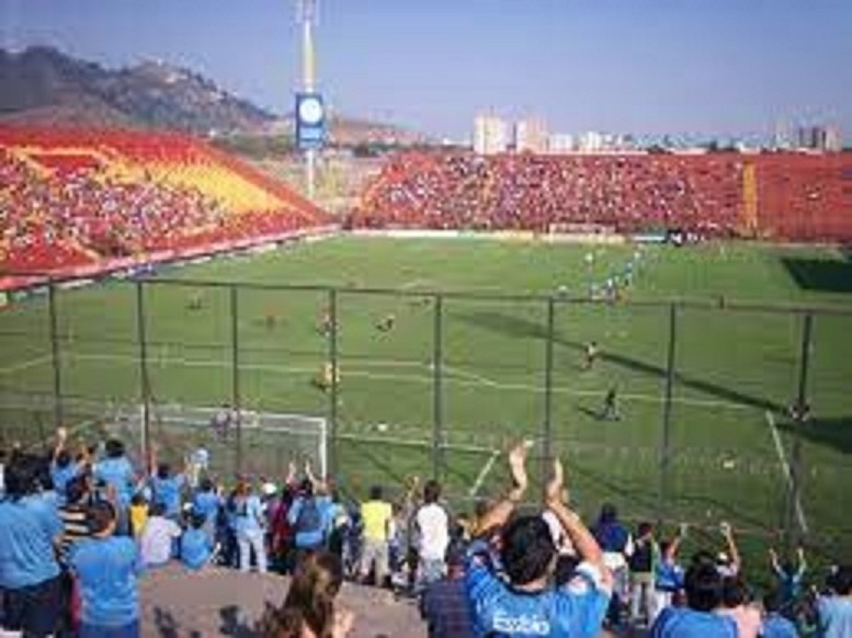 publico estadio santa laura