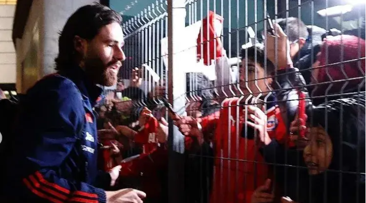 brereton seleccion chilena hinchas aeropuerto