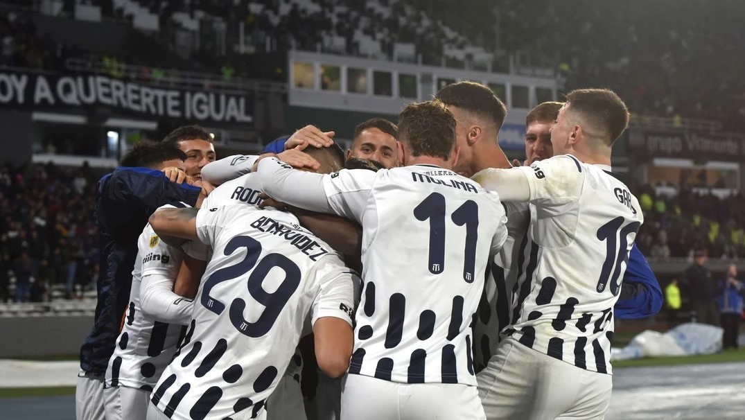 En duelo de chileno, Talleres le ganó a Huracán con un golazo que ...