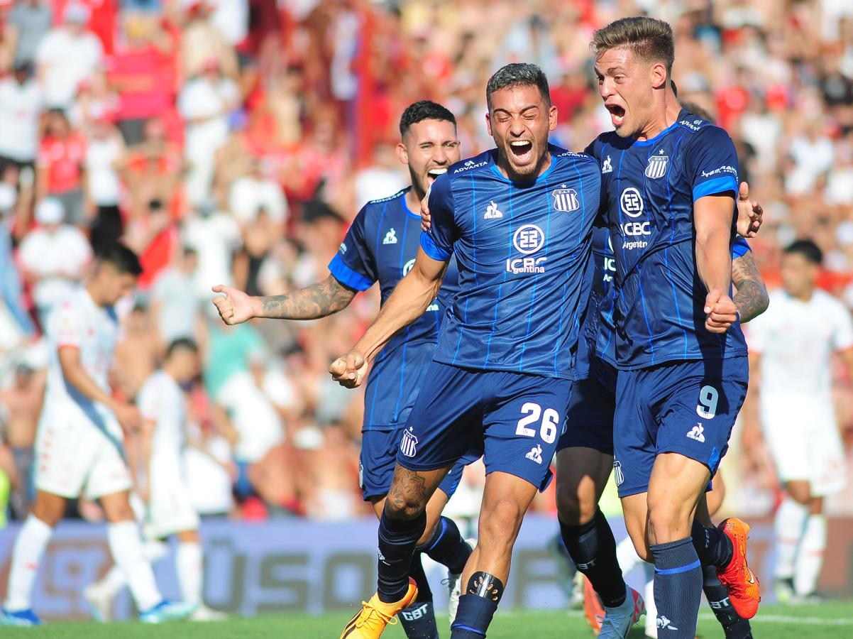 En duelo de chilenos: Talleres venció a Huracán y se acomodó en la ...