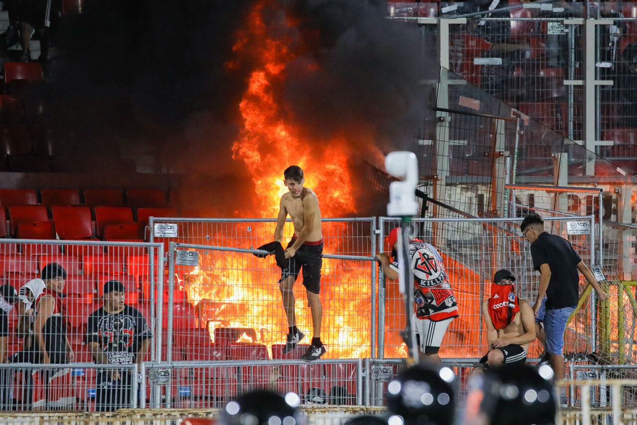 garra blanca ncidentes estadio vandalismo incendio