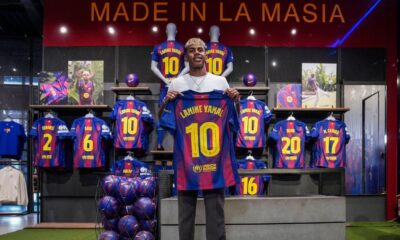 Lamine Yamal, de apenas 18 años, hereda el icónico dorsal número 10 del FC Barcelona, un número que evoca la legendariaέρα de Messi. Este joven talento, anclado hasta 2031, asume un reto histórico, marcando el futuro del club y generando altas expectativas en el fútbol mundial.
