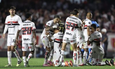 São Paulo avanzó a cuartos de final de la Copa Libertadores 2025 tras igualar 1-1 con Atlético Nacional y vencer 4-3 en penales en Morumbí, con Gonzalo Tapia en la banca. El duelo destacó por la intensidad, el gol tempranero de André Silva y la figura del goleador Morelos[1][5].