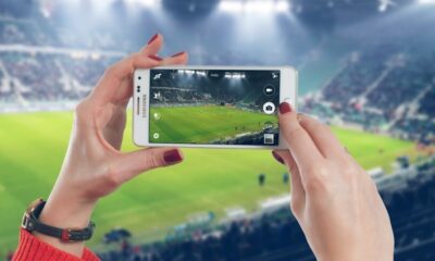 apuestas en vivo television smartphone mobile hand screen woman technology 906360 pxhere.com 2