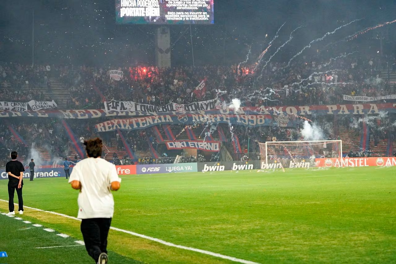 independiente medellin bengalas incidentes