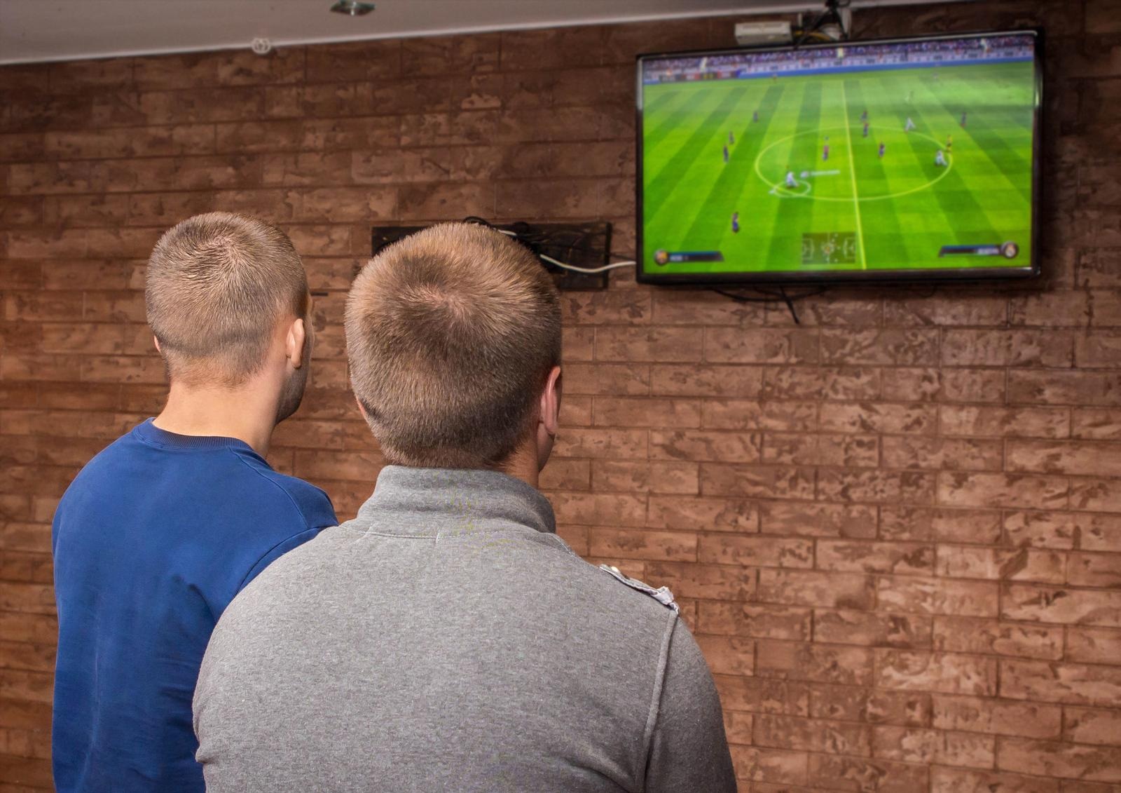 Futbolistas Gamers: La Nueva Generación de Atletas en Chile 4 futbol video game controller gaming concept 1 2