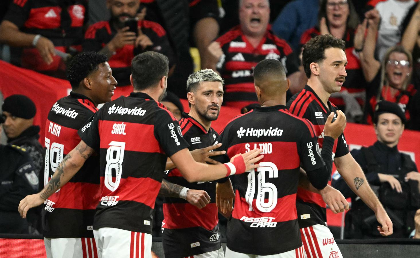 Sufriendo y con mucha fortuna clasificó Flamengo de Erick Pulgar (Video del 1-1 con Independiente del Valle) 3 flamengo gol